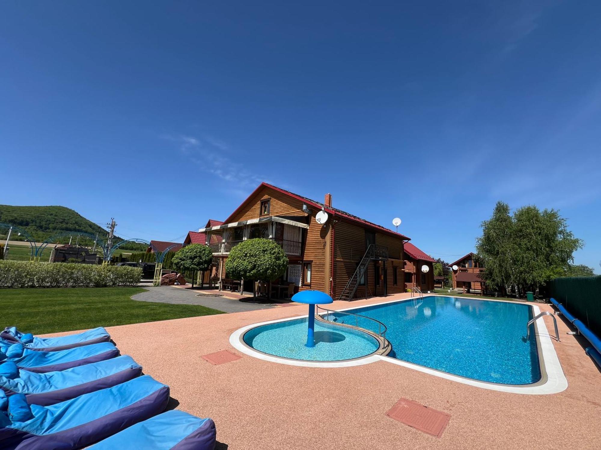 Gorodok Villa Myhove Buitenkant foto