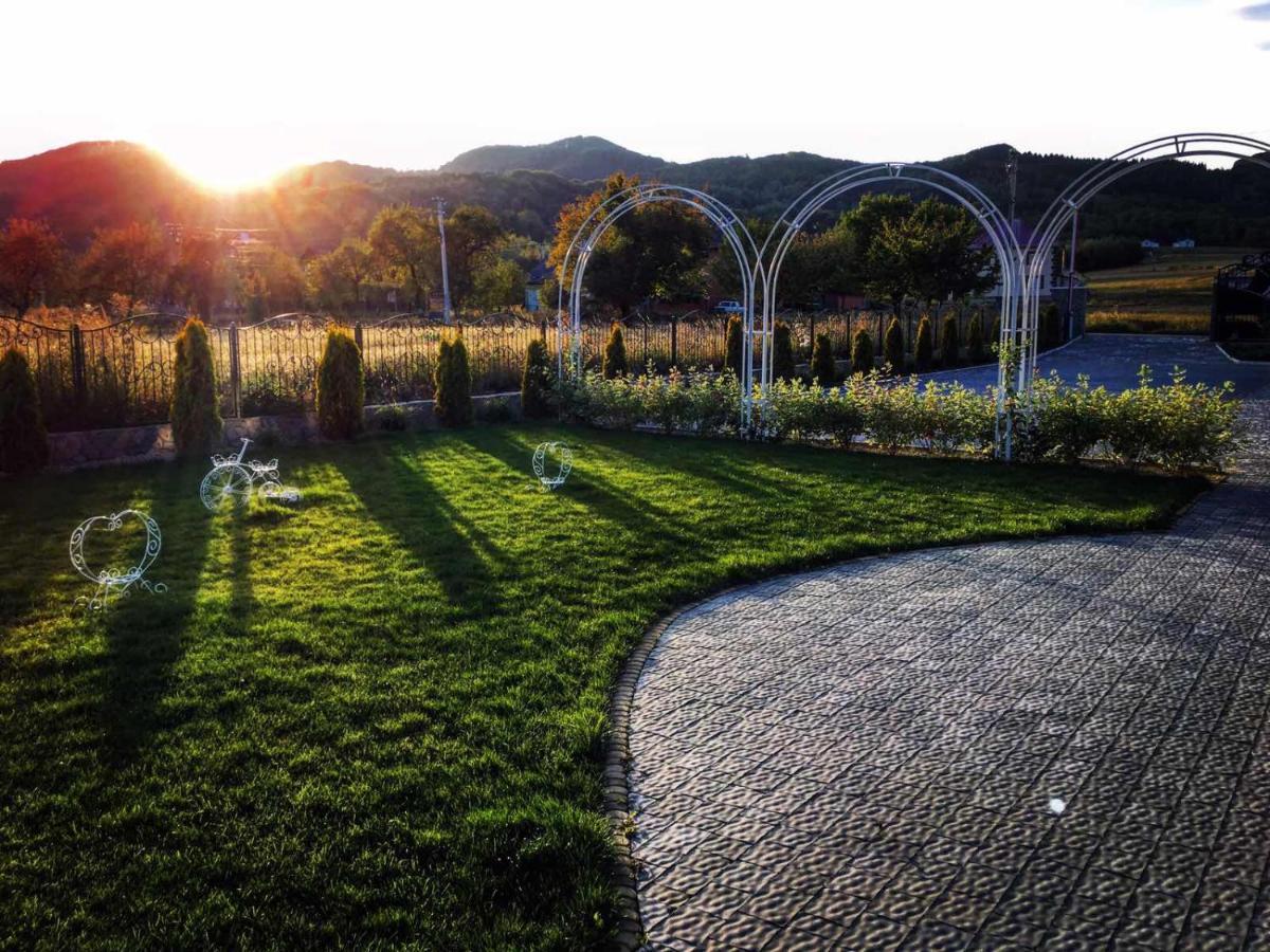 Gorodok Villa Myhove Buitenkant foto